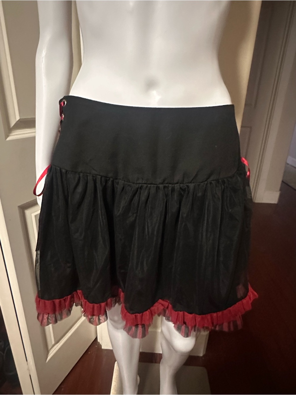 NWOT Hot Topic Black & Red Side Lace Up Mini Skirt Goth Punk Ruffle Tiered L